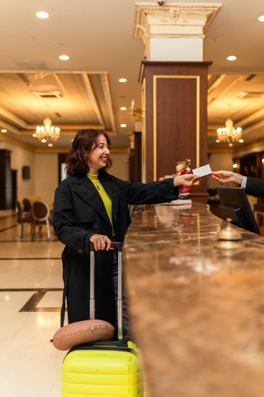 How to Recover Lost Hotel Revenue: The Hospitality B2B Playbook for Capturing Every Missed Front Desk Call